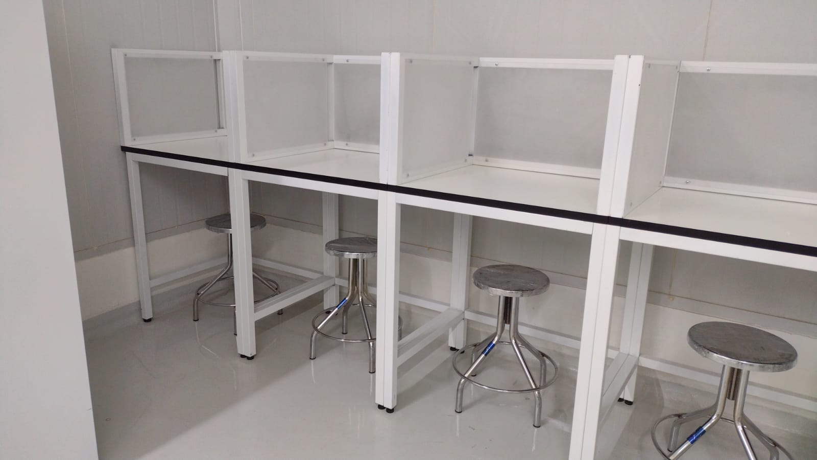 Laboratorio Golden Foods: cabinas para evaluación sensorial y control de calidad