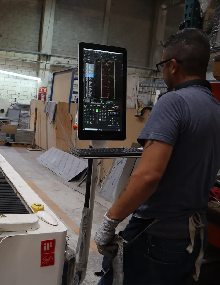 Centro de mecanizado CNC en planta Santre: revisión técnica y programación en taller.