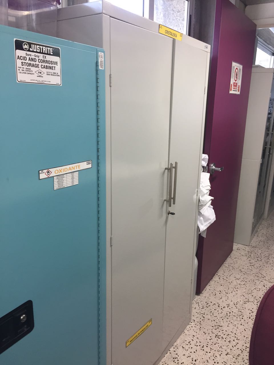 Zona 3 - Almacenamiento de Reactivos - Gabinetes de seguridad para corrosivos