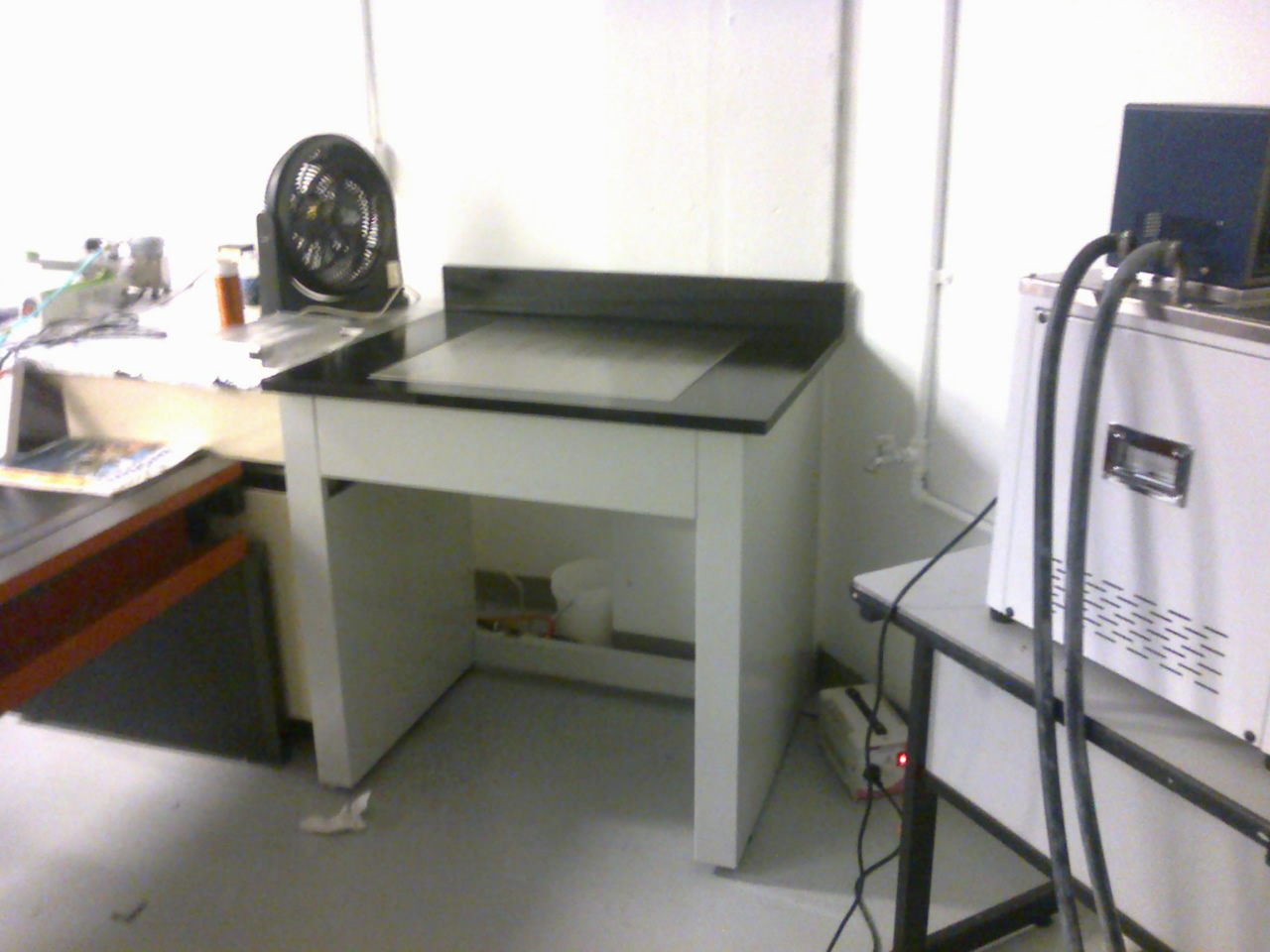 Mesa para balanza analítica instalada