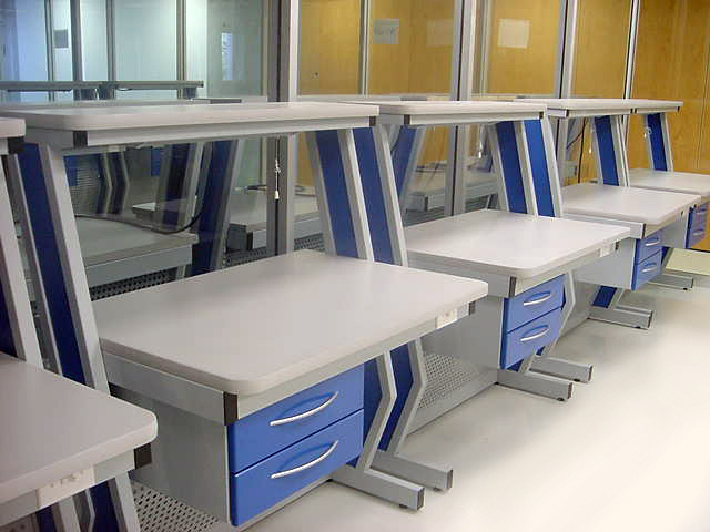 Mesa especializada para laboratorio electrónico