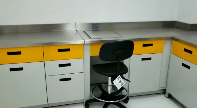 Mesa para balanza Santre en estación de inox con silla: se trabaja sentado