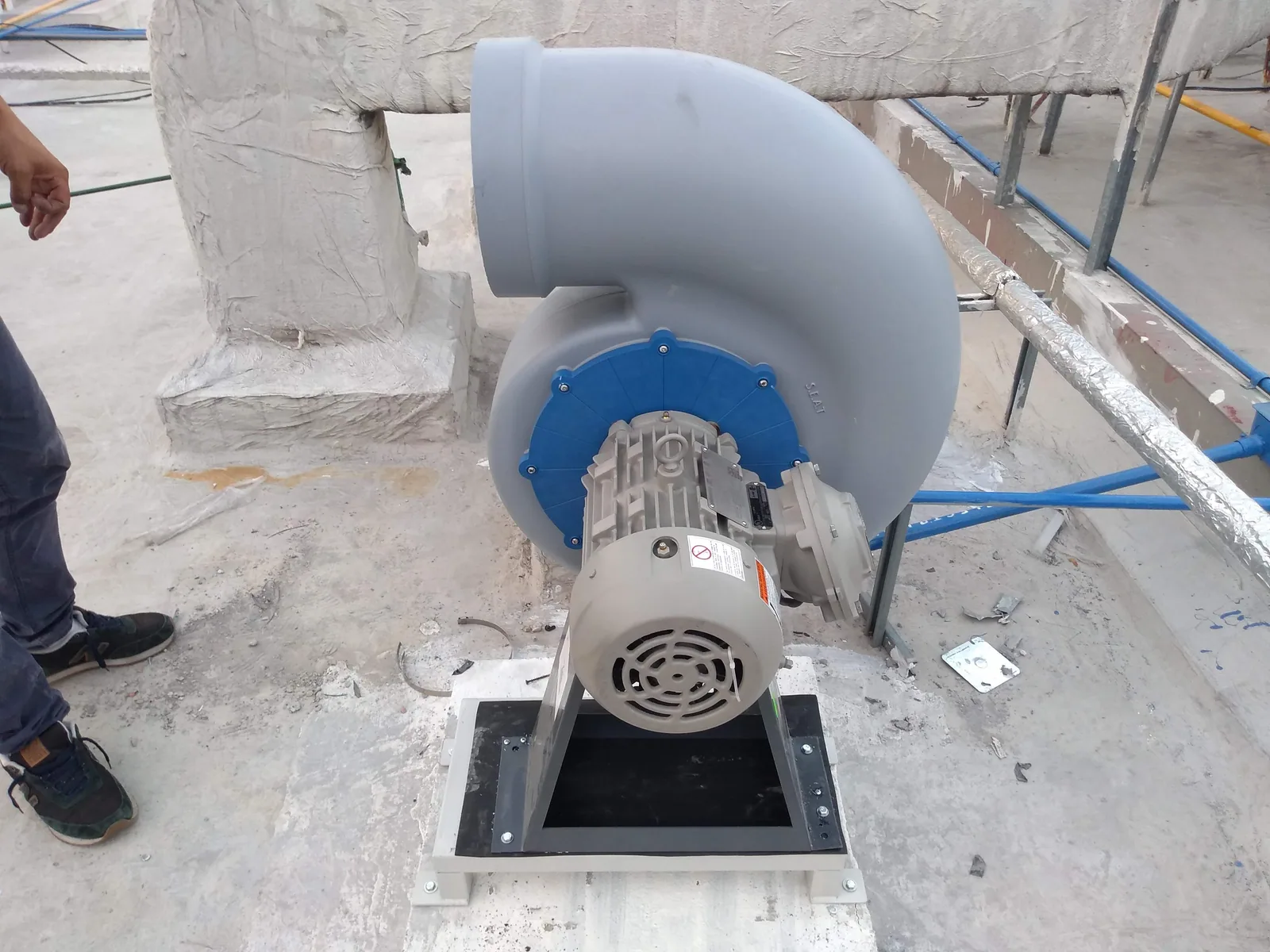 Extractor centrífugo de polipropileno PPL para campana de ácidos — Santre Industrial