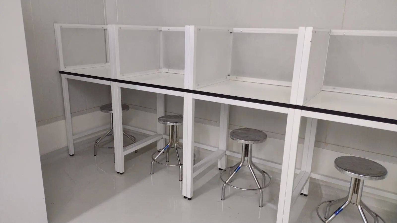Laboratorio Golden Foods: cabinas para evaluación sensorial y control de calidad