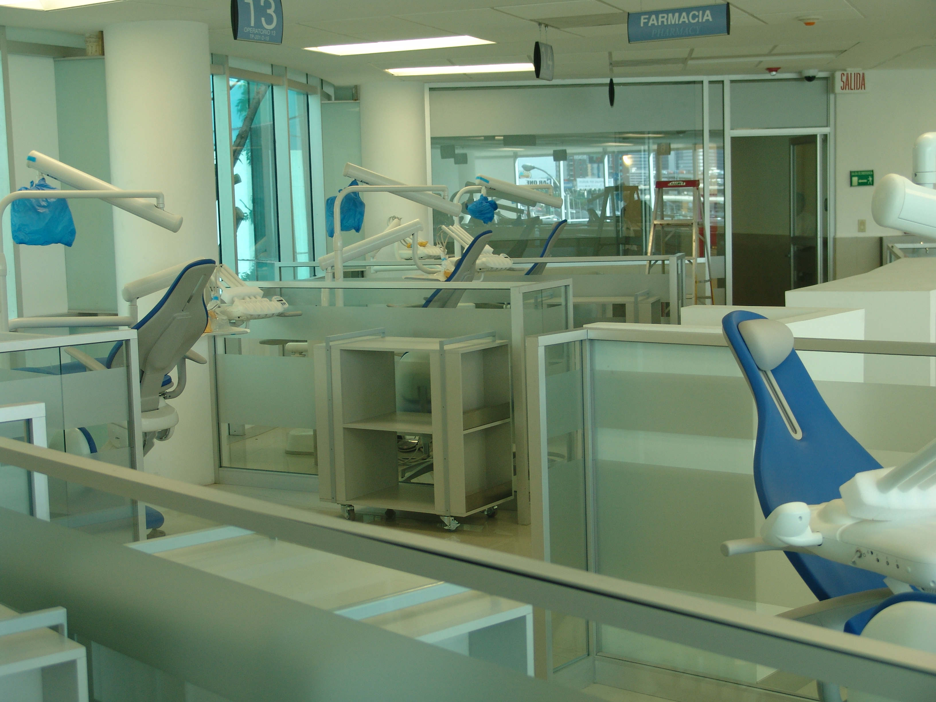 Gabinetes hospitalarios para almacenamiento de equipos médicos