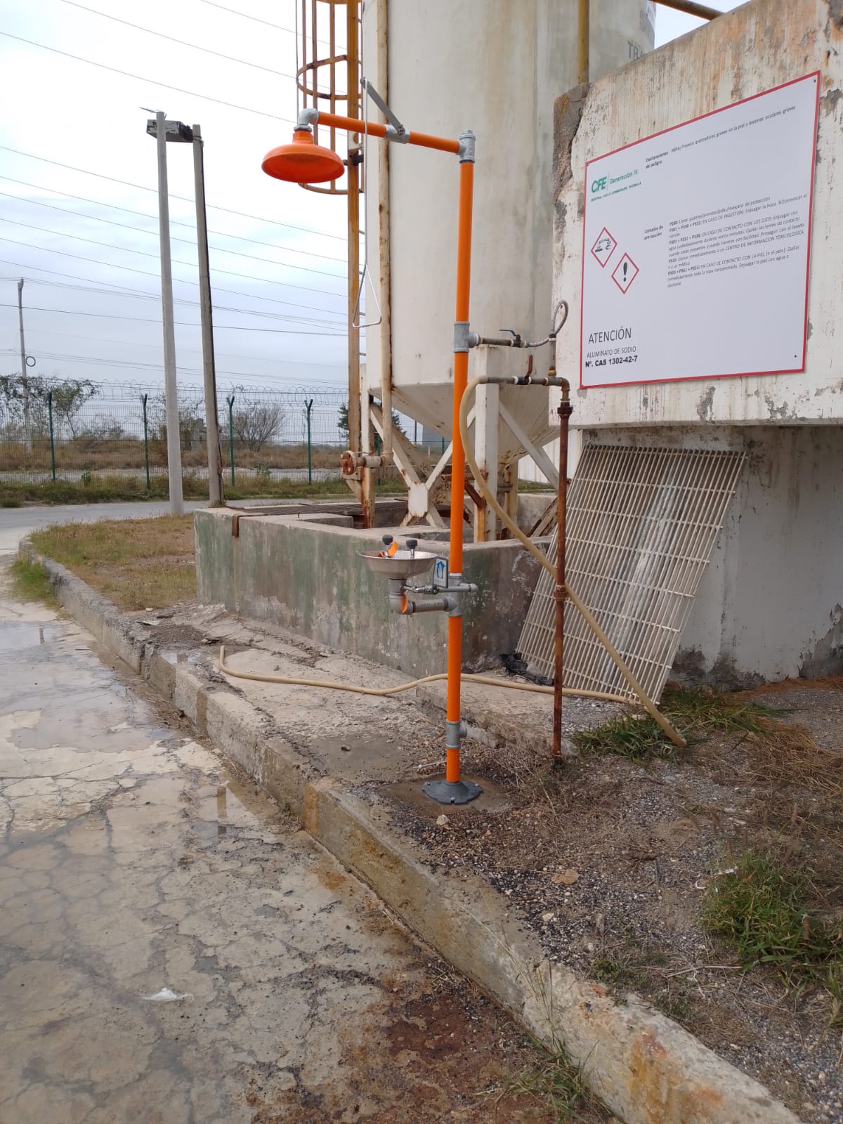 Regadera de emergencia de acero inoxidable